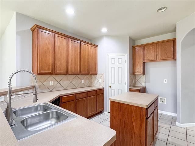 Building Photo - 1212 Maple Terrace Dr