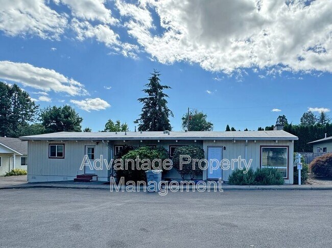 Building Photo - 4010 SW Western Blvd