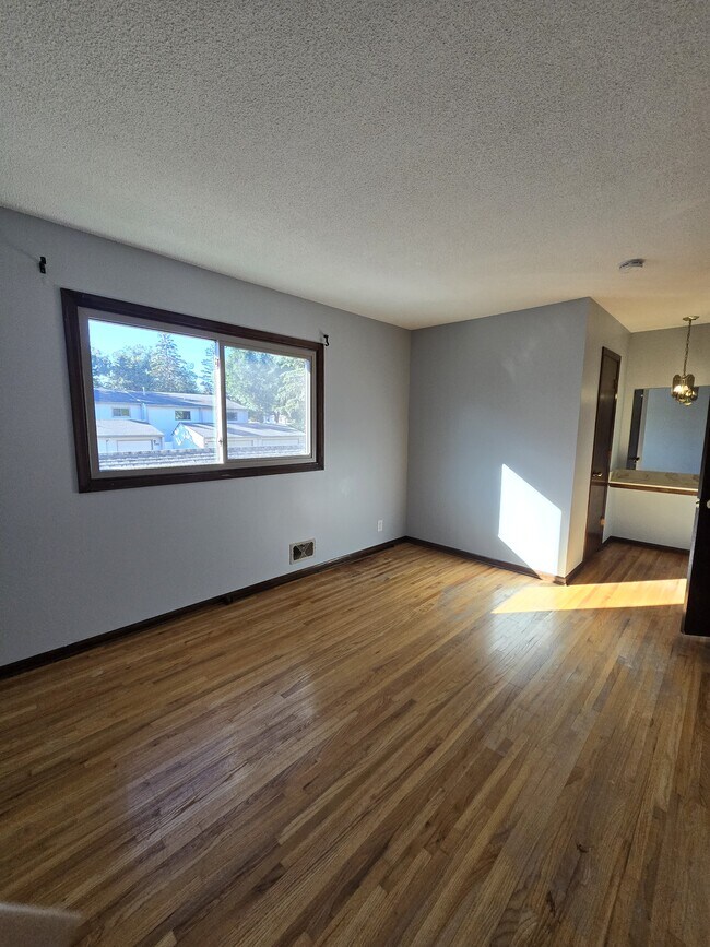 Building Photo - 1551 N Oberlin Cir