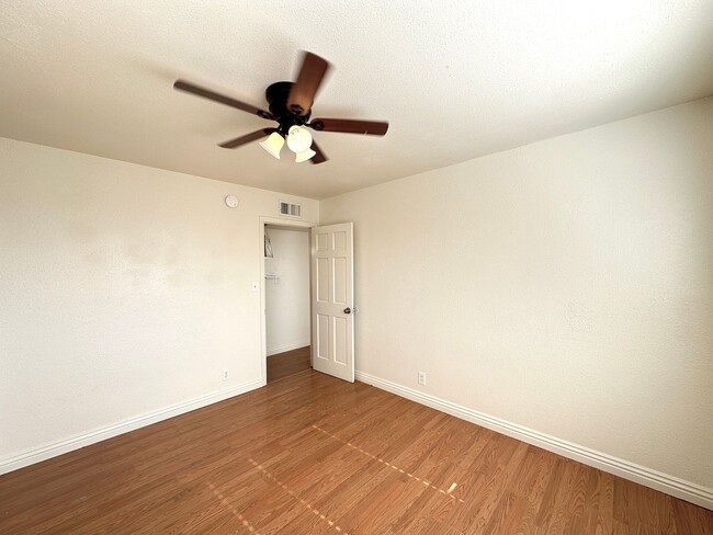 Building Photo - CHARLESTON HEIGHTS