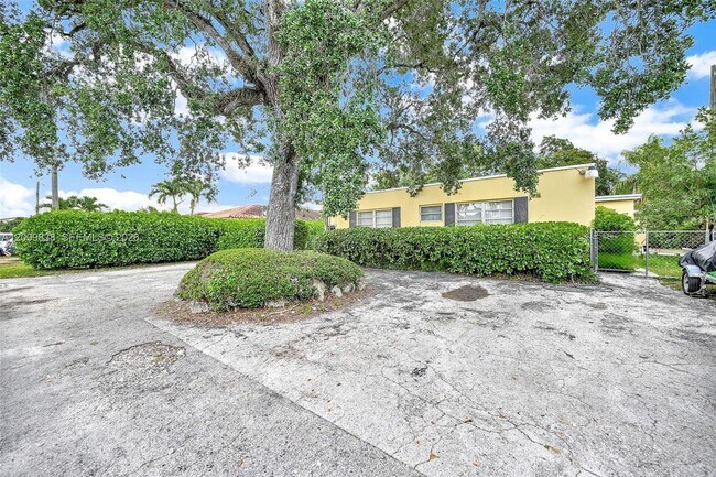 Building Photo - 2225 SW 62nd Ct