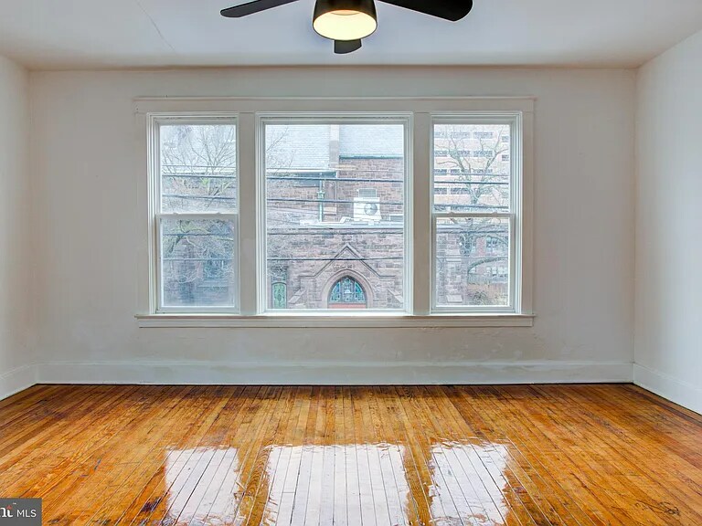 Building Photo - 10 E James St