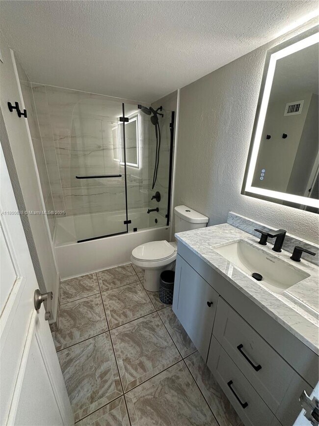 Building Photo - 2030 S Ocean Dr
