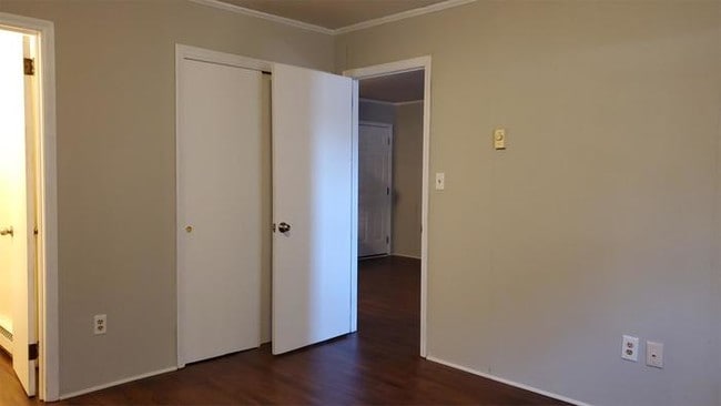 Building Photo - 516 E Charles St