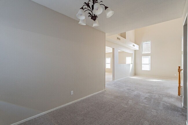 Building Photo - large 3 bedroom home for rent