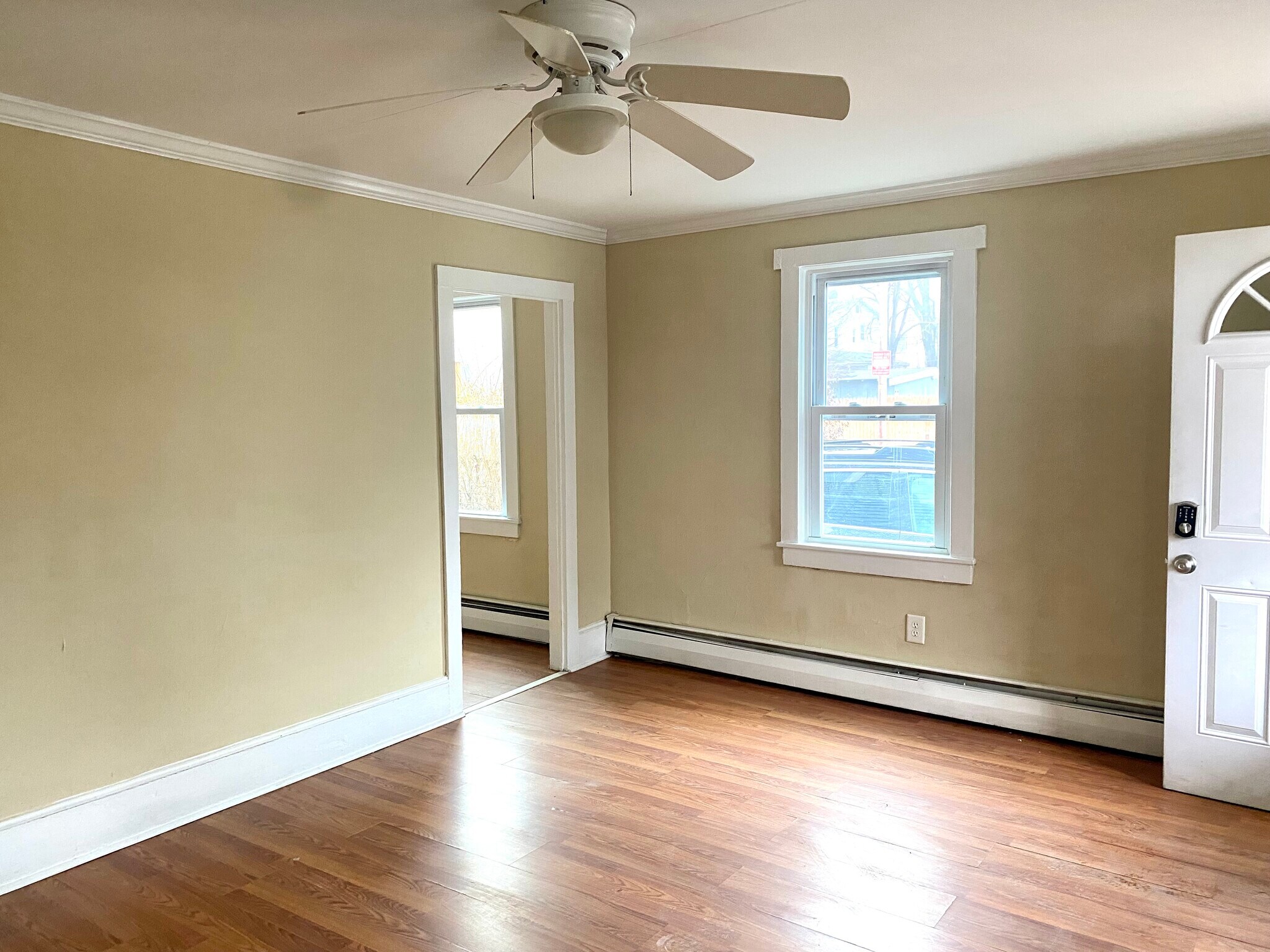 Building Photo - 19 Center St