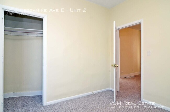 Building Photo - 415 Jessamine Ave E