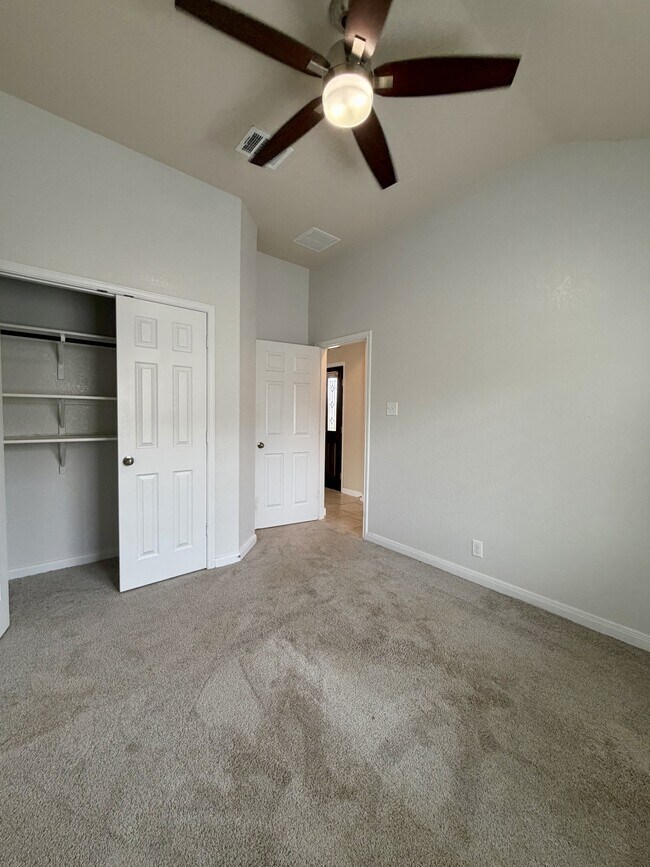 Building Photo - 646 Ridge Lawn Dr