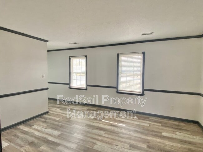 Building Photo - 14 S Lake Cir