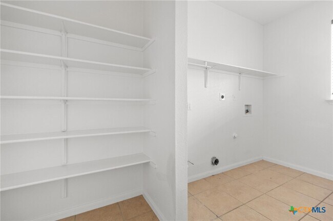 Building Photo - 6202 Bridgewood Dr