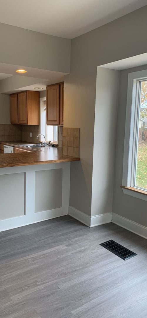 Building Photo - 2 Bedroom 1 Bathroom Single Family on Doub...