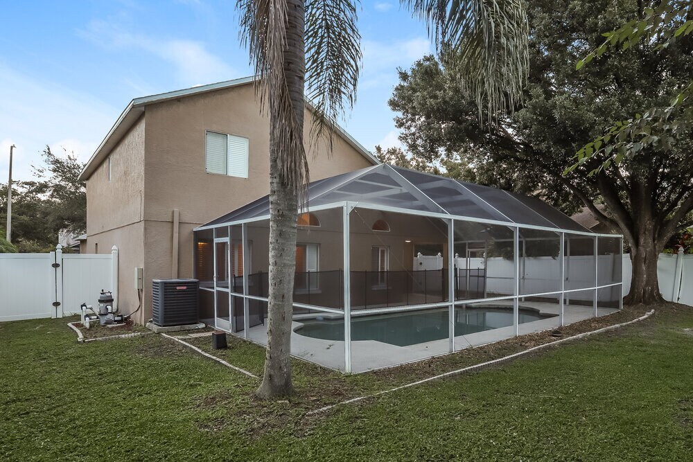 Building Photo - 9323 Hidden Water Cir