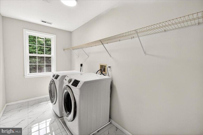 Building Photo - 9938 Timberknoll Ln