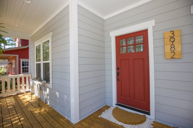 Building Photo - Charming Cottage in DOWNTOWN Southern Pines