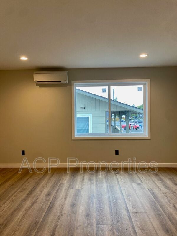 Building Photo - 110 Baker St