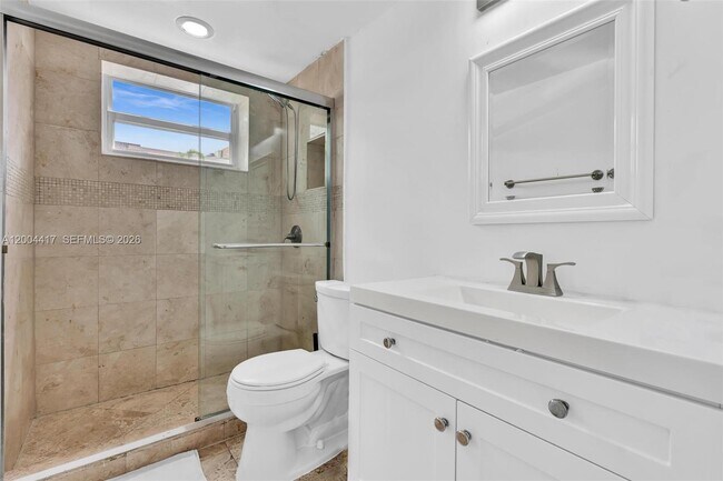 Building Photo - 10000 E Bay Harbor Dr