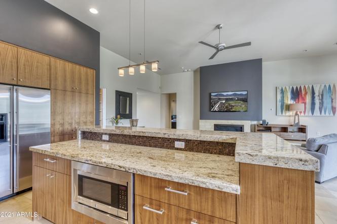 Building Photo - 4042 E Saint Joseph Way