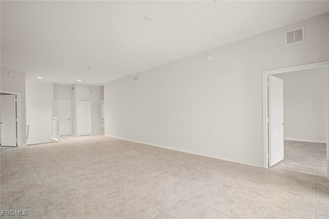 Building Photo - 9220 Belleza Way
