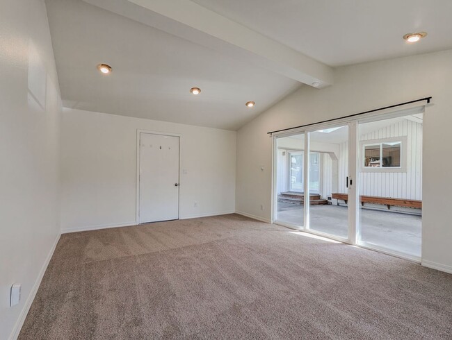 Building Photo - Move in ready 3 bed 2 bath rambler W/ new ...