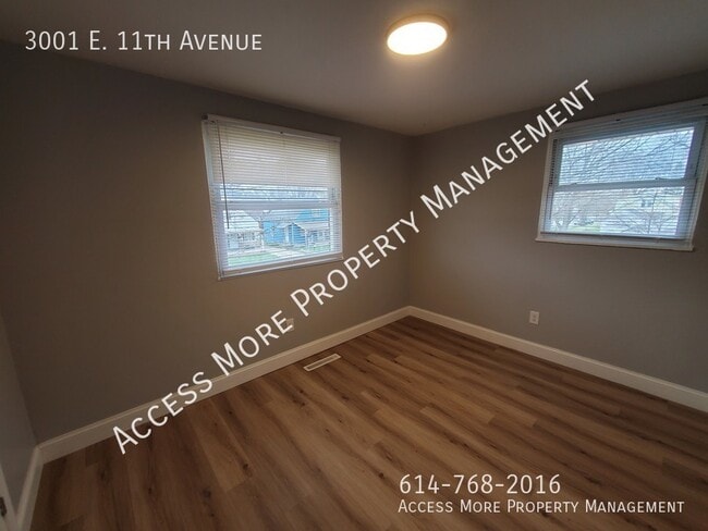 Building Photo - 3 BEDROOM TOWNHOME END UNIT