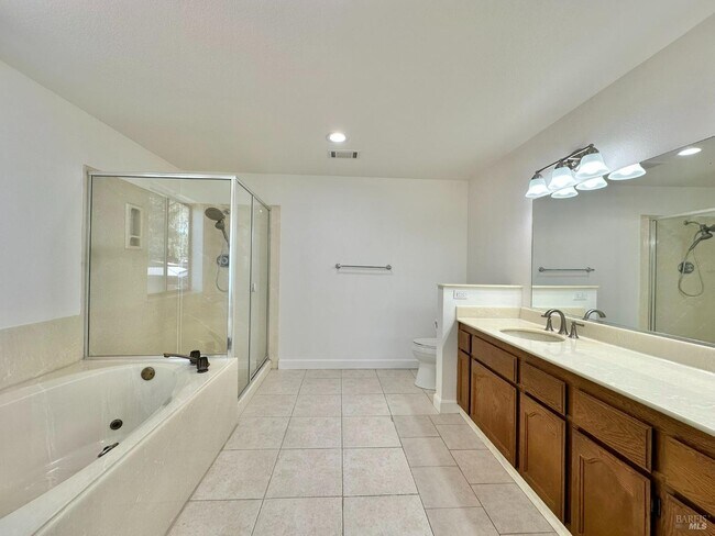 Building Photo - 768 Rose Dr