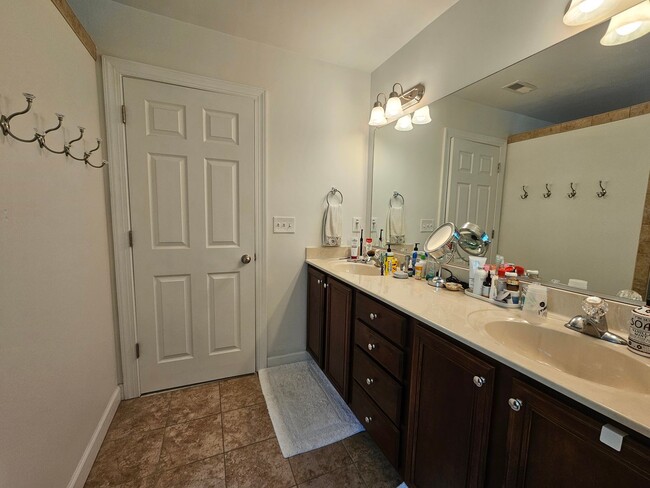 Building Photo - GRASSFIELD - Lauren's Cove