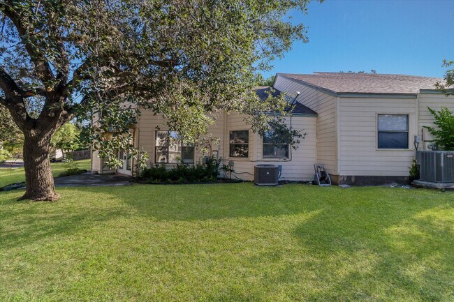 Building Photo - 8401 Echo Creek Ln