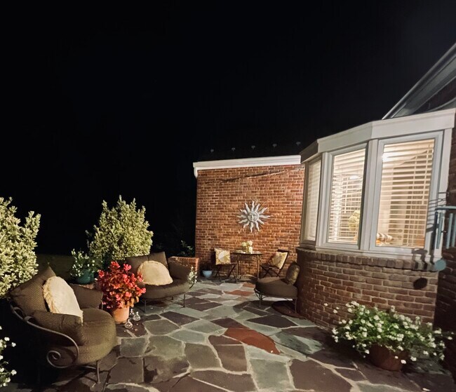 Building Photo - 805 2nd St N