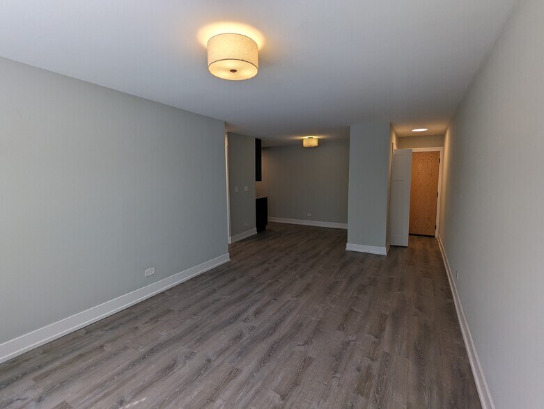 Building Photo - 507 W Barry Ave