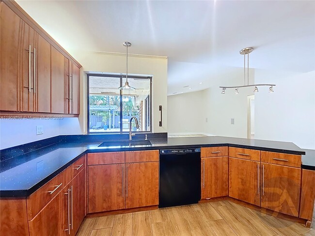 Building Photo - 15820 Sedgewyck Cir N