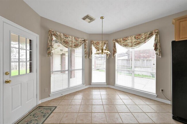 Building Photo - 17222 Leeside Dr