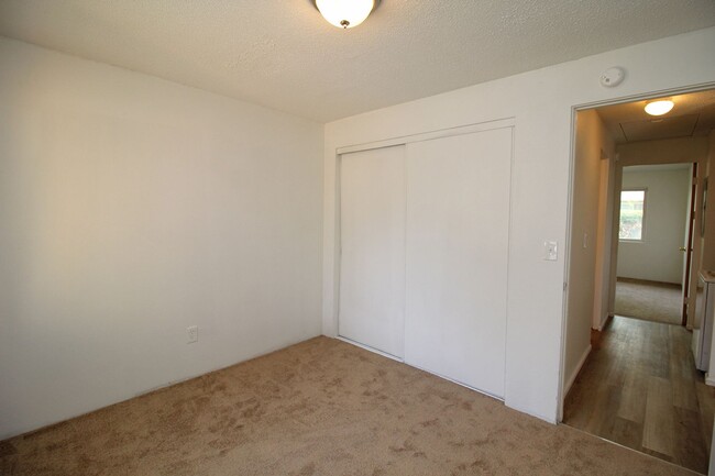 Building Photo - 2020-2020 NW Earl Ct
