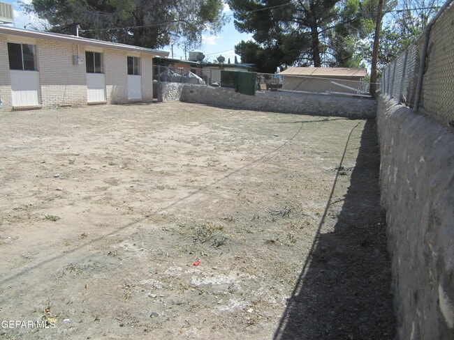 Building Photo - 305 Corvena Way
