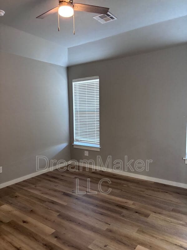 Building Photo - 3035 SE 34th St