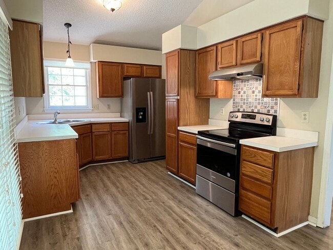 Building Photo - Wonderful 3 Bedroom Ranch in Huntersville