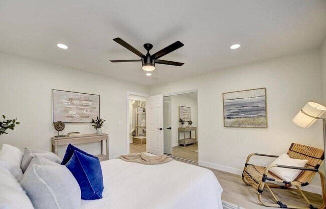 Building Photo - Spacious Home Designed for Comfortable Living