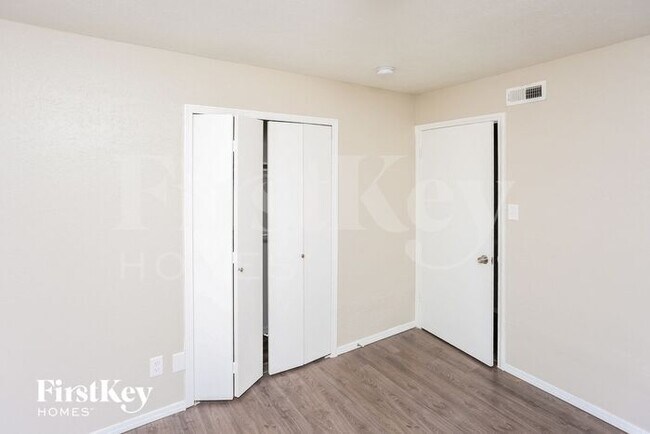 Building Photo - 7916 Iola Dr