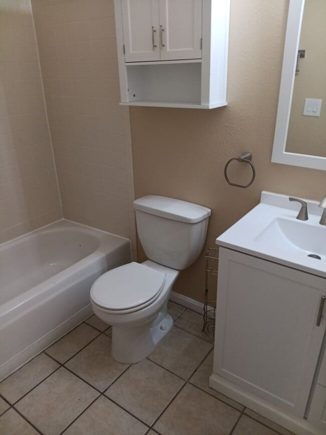 Building Photo - Available Now! 3 Bedroom 2 Bathroom Located in SW ABQ!! Showings Available! Price drop!