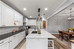 Building Photo - 5601 Burgundy Dr