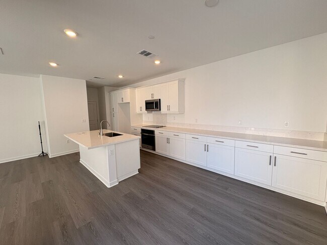 Building Photo - 3 Bed, 2.5 Bath townhome in Ontario!