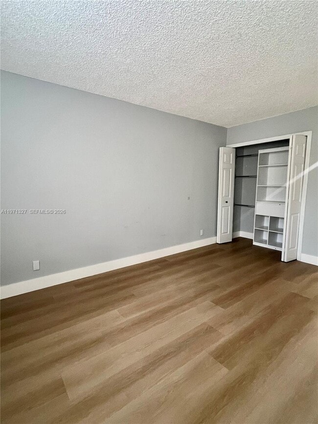 Building Photo - 210 Lakeview Dr