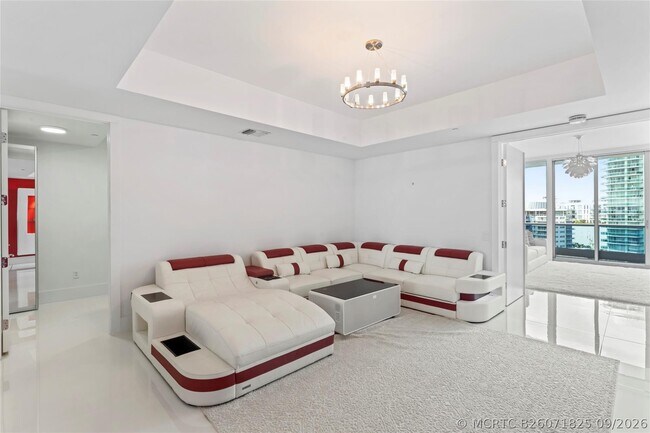 Building Photo - 5959 Collins Ave