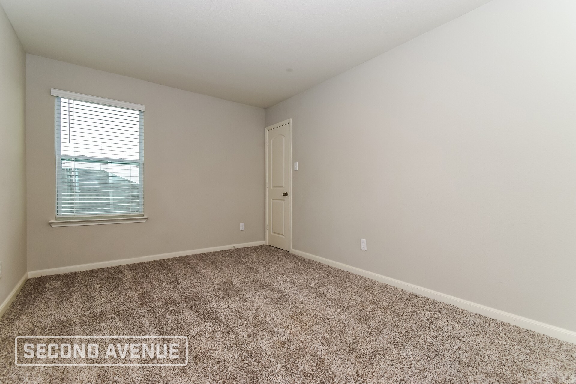 Building Photo - 2100 Jeanine Dr
