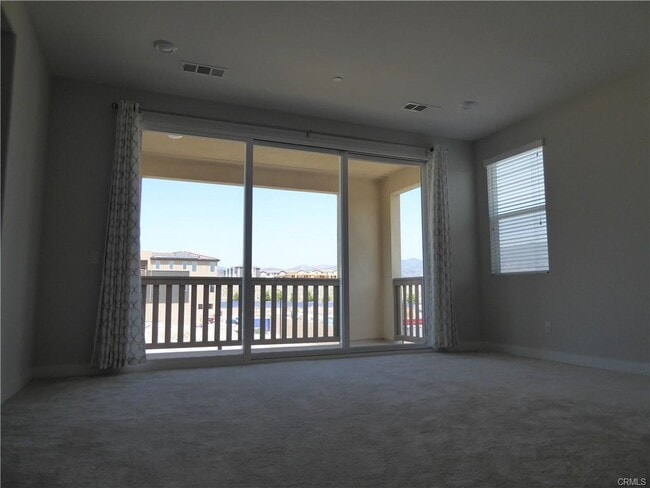 Building Photo - 652 Athos