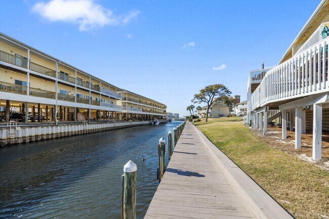 Building Photo - 775 Gulf Shore Dr