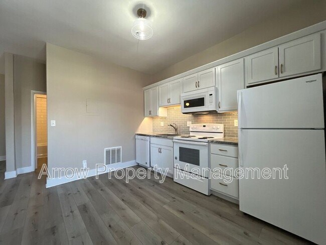 Building Photo - 2004 S 10th St