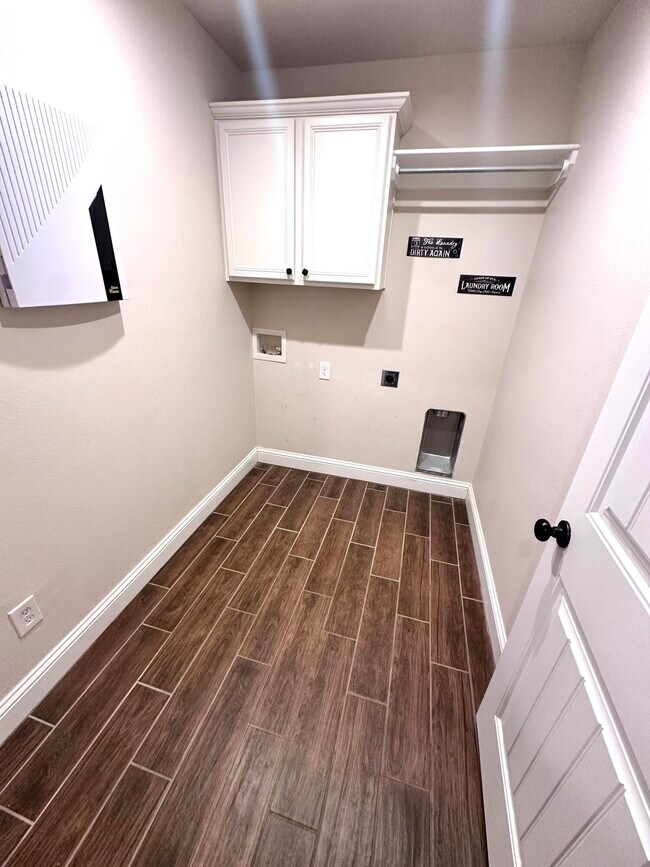 Building Photo - 7526 102nd St