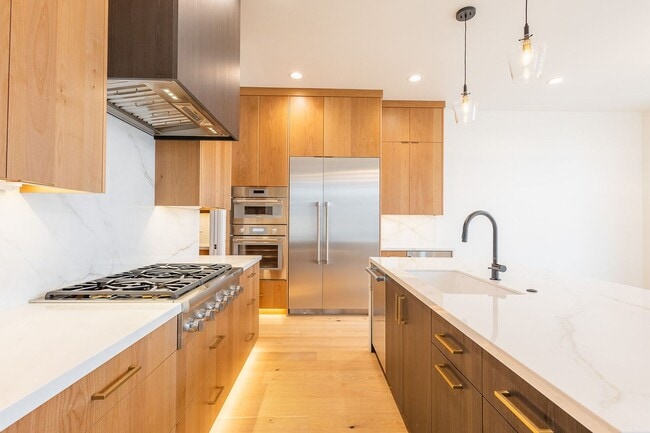 Building Photo - Brand New Townhouse in Luxury Neighborhood