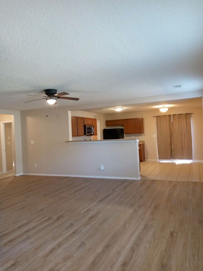 Building Photo - RIO RANCHO THREE BEDROOM
