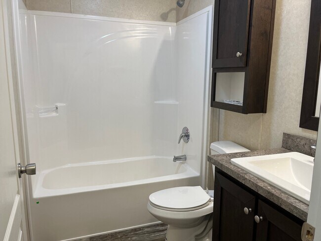 Building Photo - 117 Desander Dr